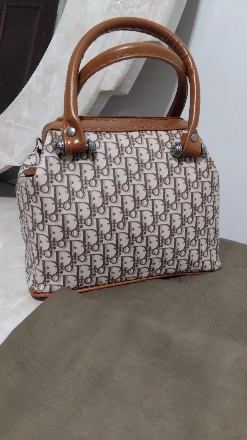 کیف دیور|کیف، کفش، کمربند|سرخه حصار, |دیوار