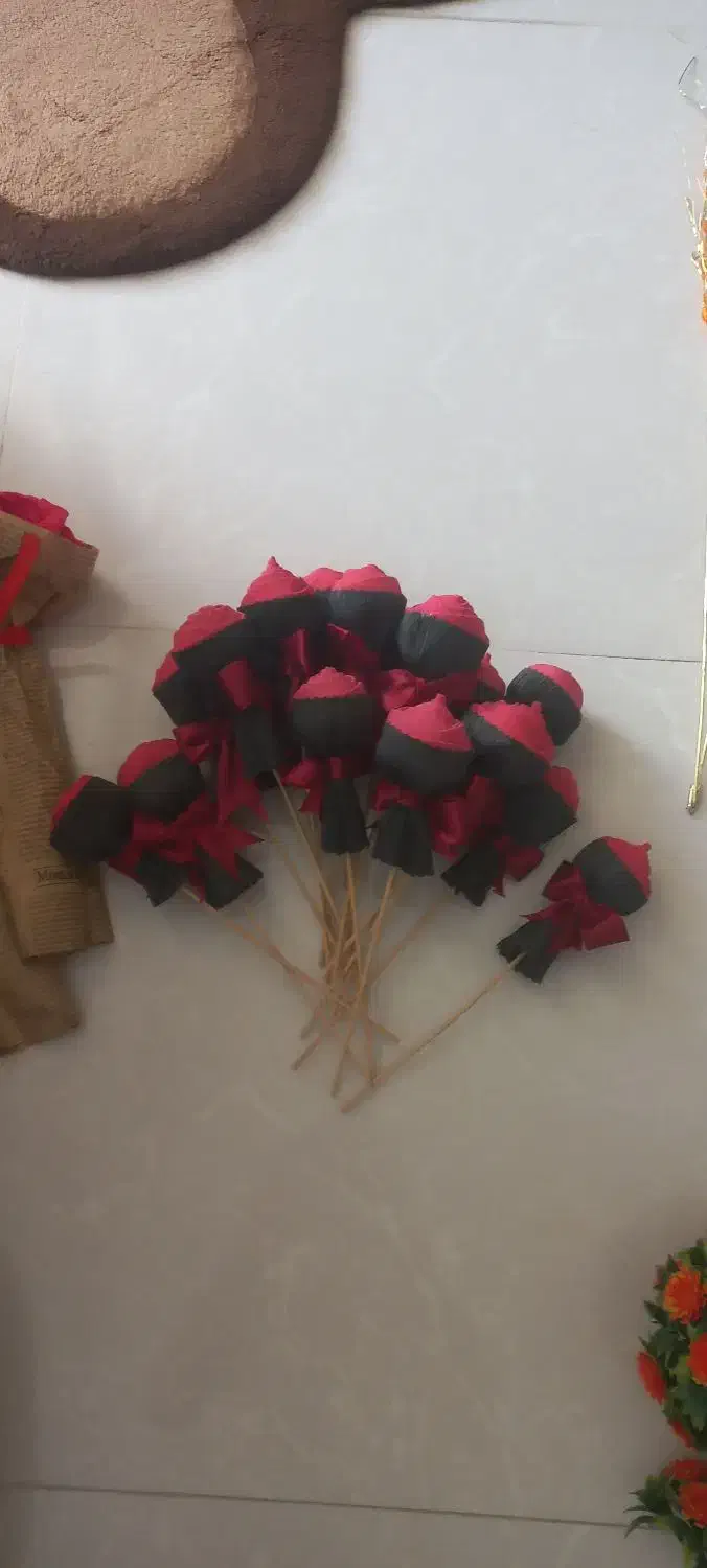 تعدادی گل و بوته مصنوعی|گل مصنوعی|شهرضا, |دیوار