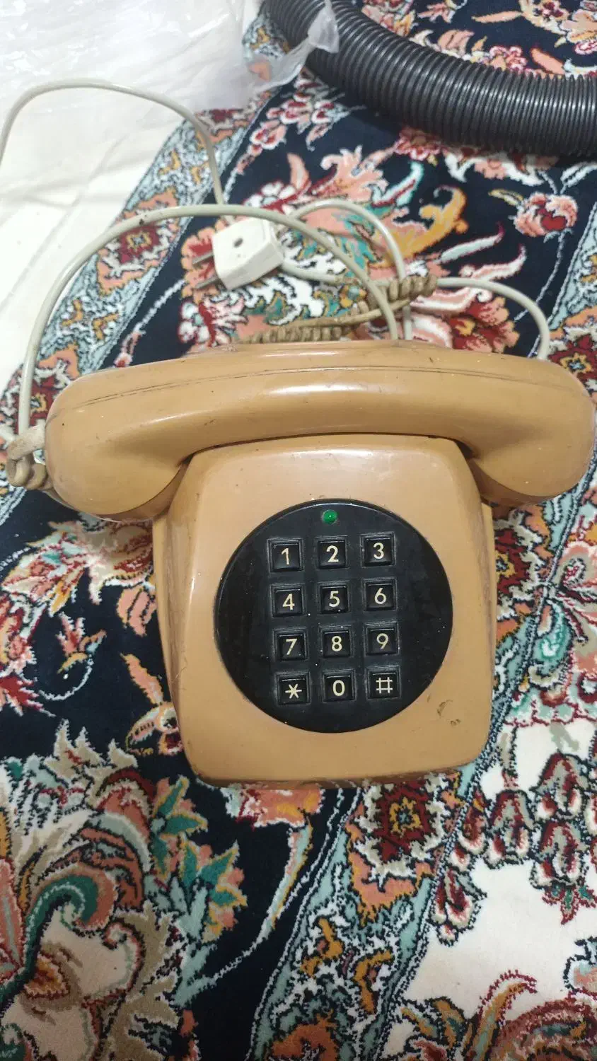 تلفن نوستالژی انتیک|کلکسیون اشیاء عتیقه|سلمانشهر, |دیوار