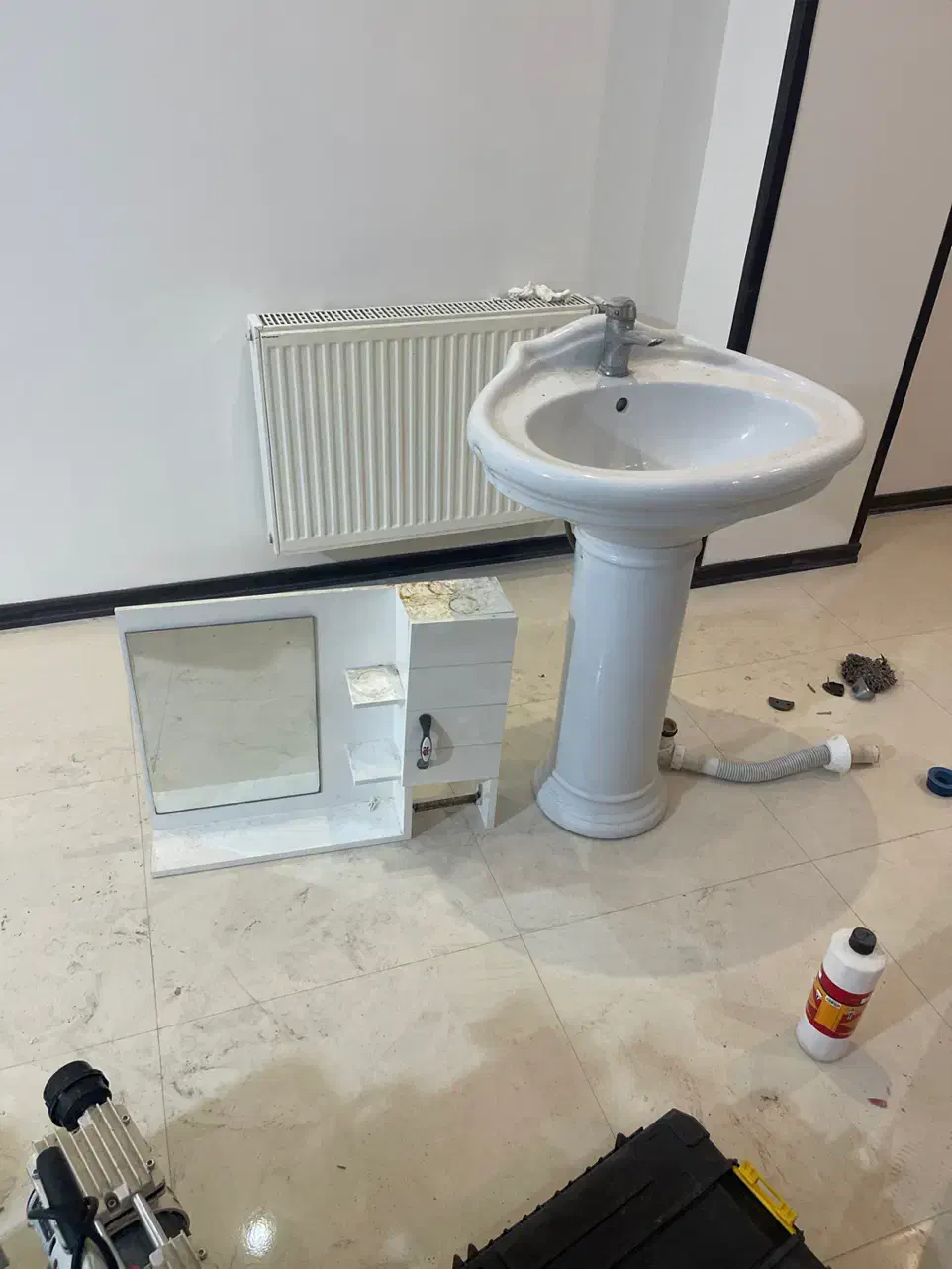 روشویی بهمراه شیر و آینه|لوازم سرویس بهداشتی|شهریار, شهریار|دیوار