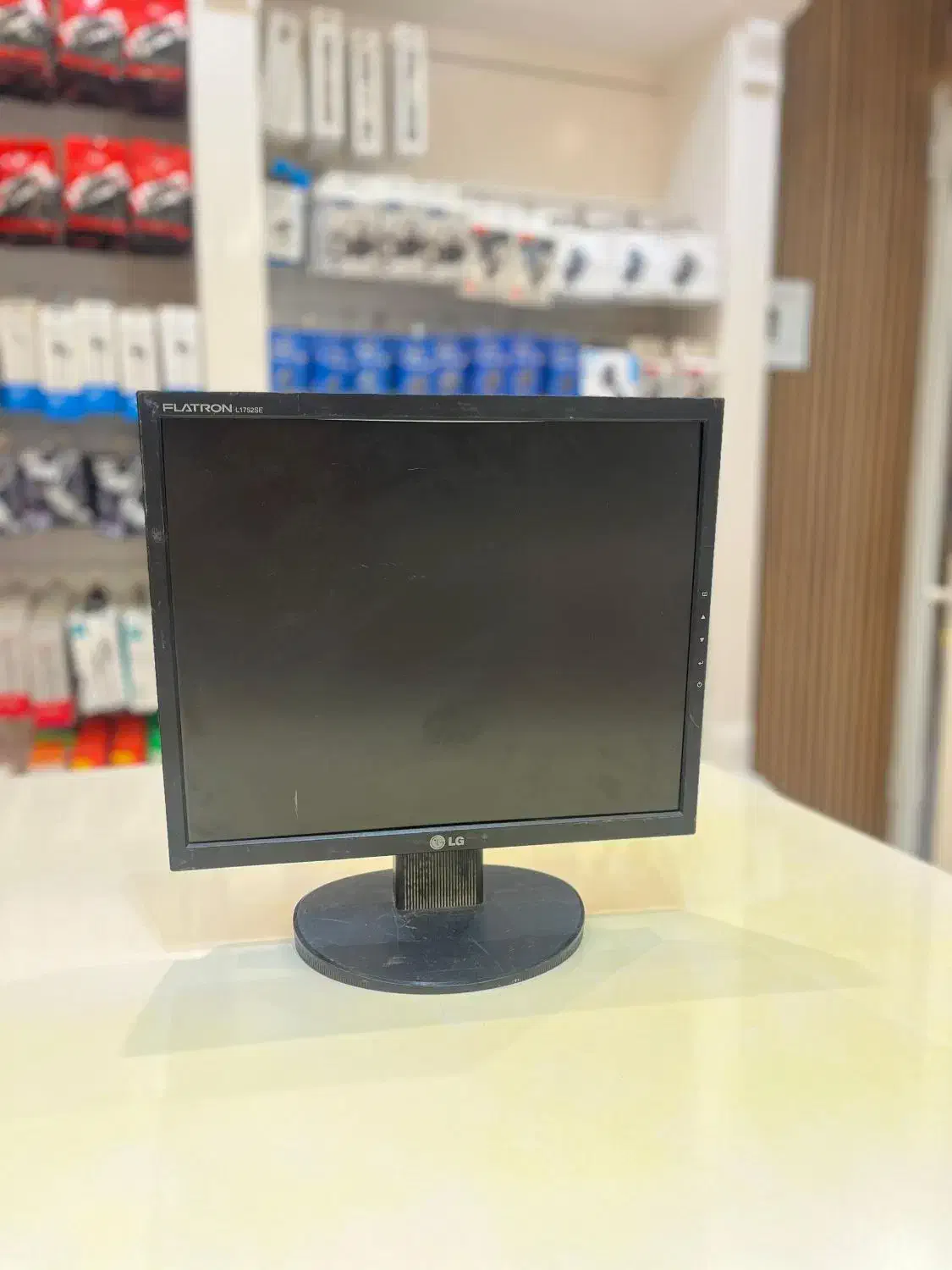 مانیتور 17 اینچ  LG|رایانه رومیزی|گنبد کاووس, |دیوار