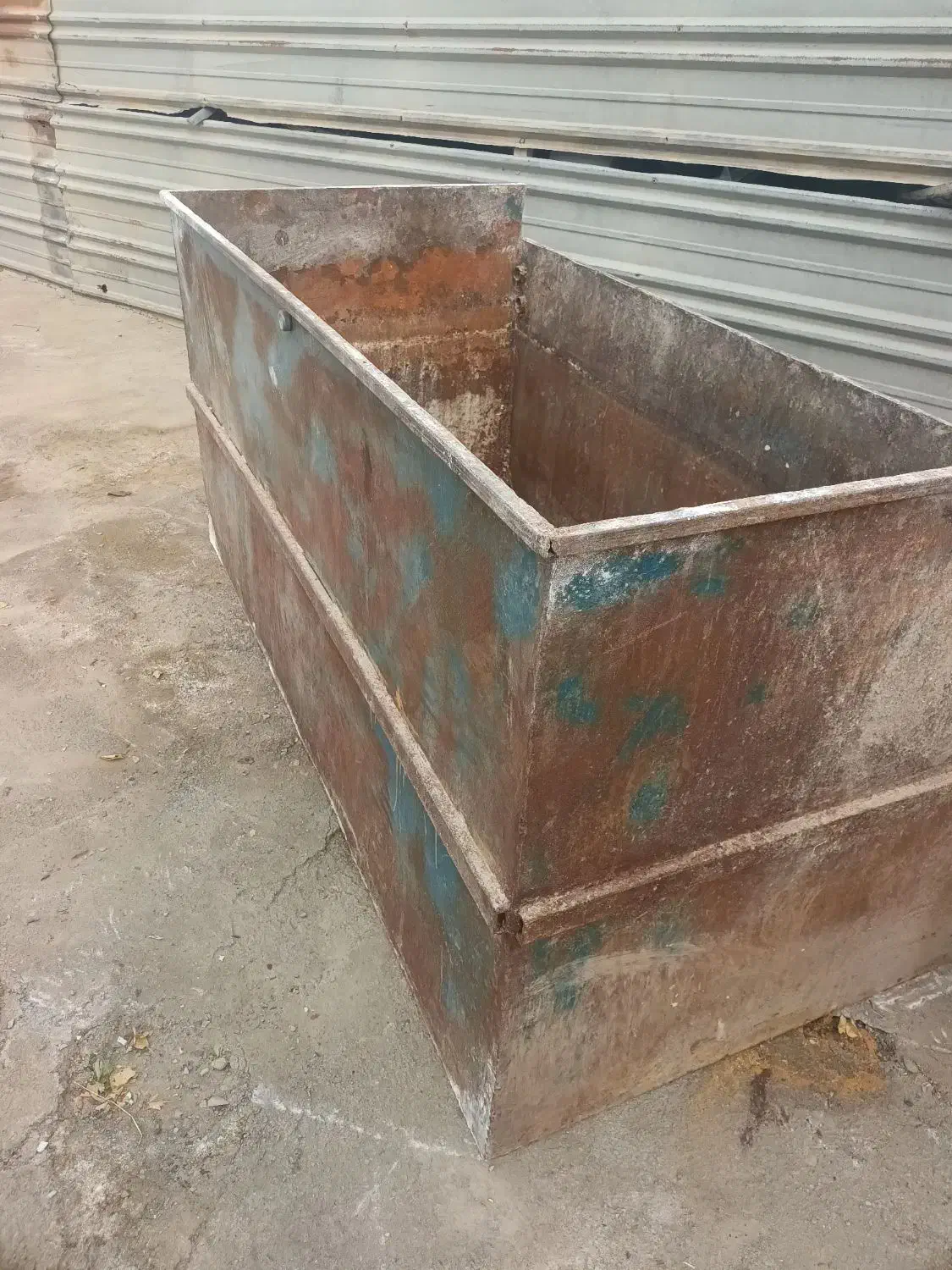 تشت آب نمک و آسیاب پلاستیک|ماشین‌آلات صنعتی|همدان, |دیوار