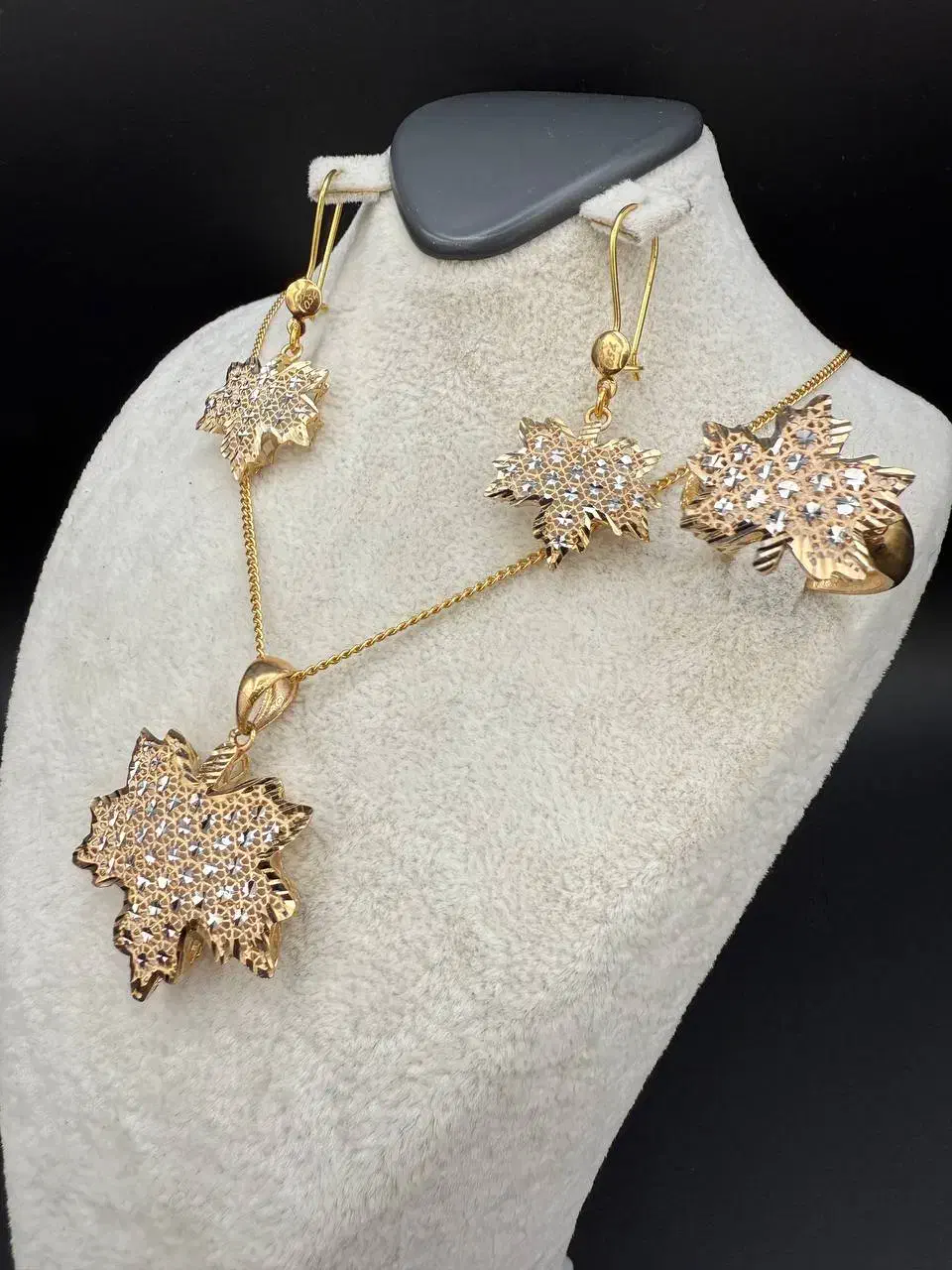 نیم ست برگ فیوژن وزن ۹.۴۱۰ طلا بدون اجرت|جواهرات|تهران, شمشیری|دیوار