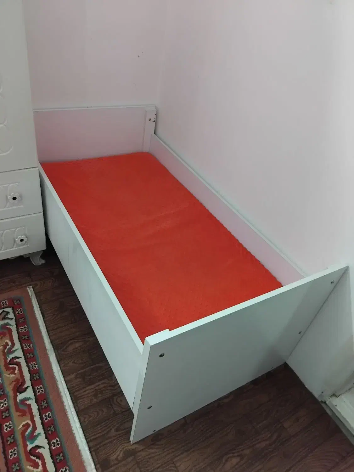 تخت بچه|تخت و صندلی بچه|قم, ولیعصر|دیوار