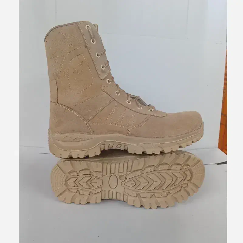 پوتین نظامی|کیف، کفش، کمربند|باسمنج, |دیوار