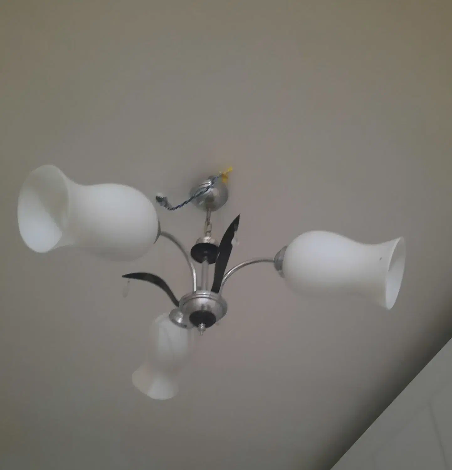 لوستر ۳ شاخه آشپزخانه|لوستر و چراغ آویز|همدان, |دیوار