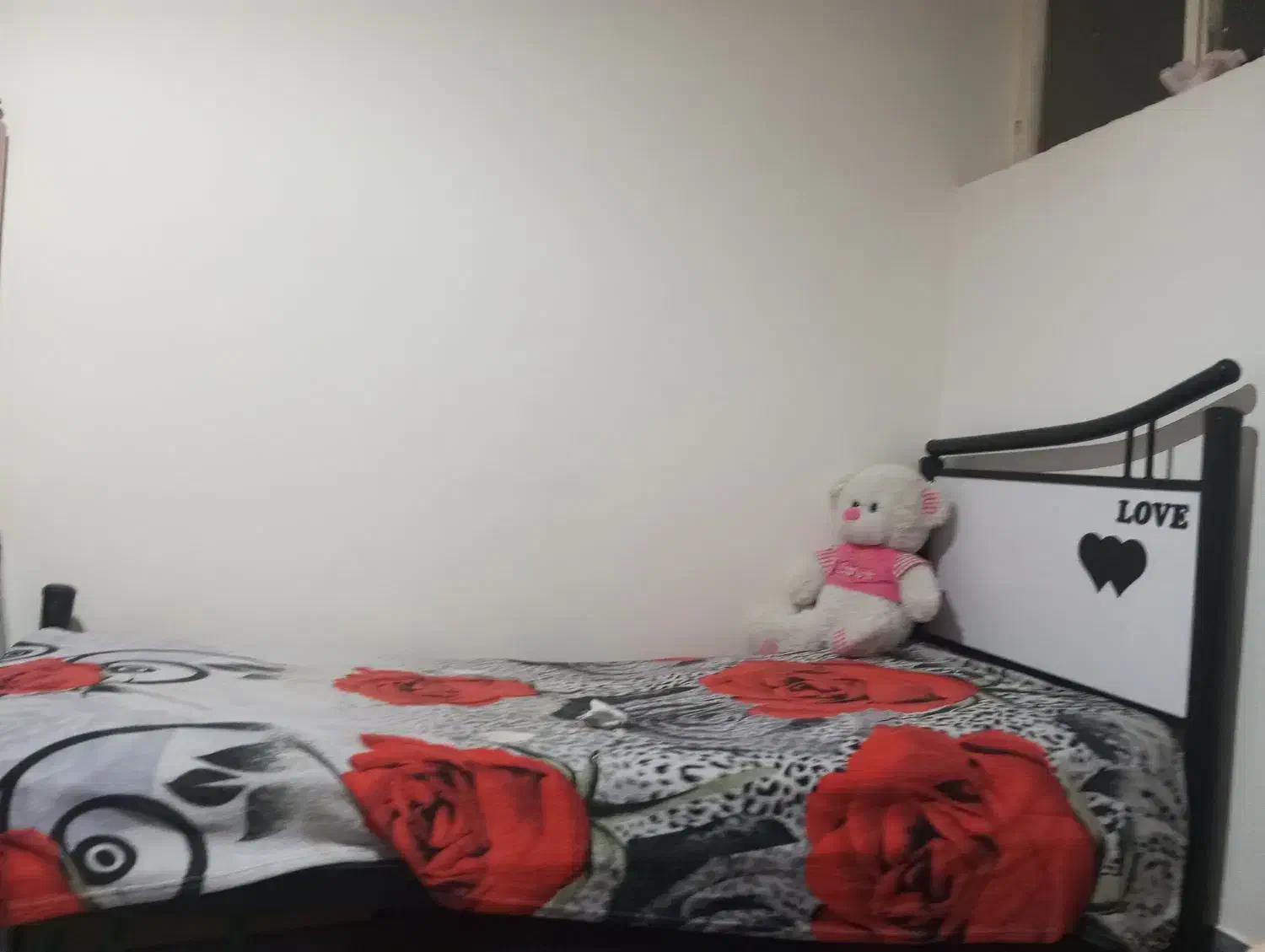 تخت یک نفره|تخت و سرویس خواب|شاهین‌شهر, اقبال لاهوری|دیوار