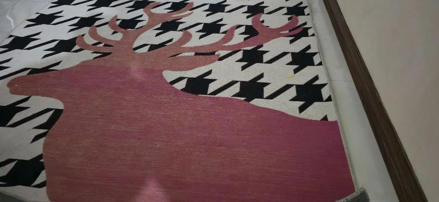 فرش نوجوان دارای سر گیر|فرش|قدس, شهرقدس|دیوار