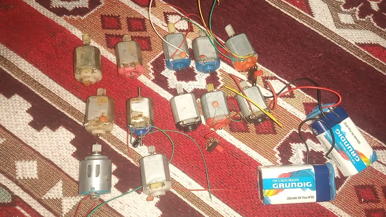 آلمیچر|اسباببازی|هیر, |دیوار