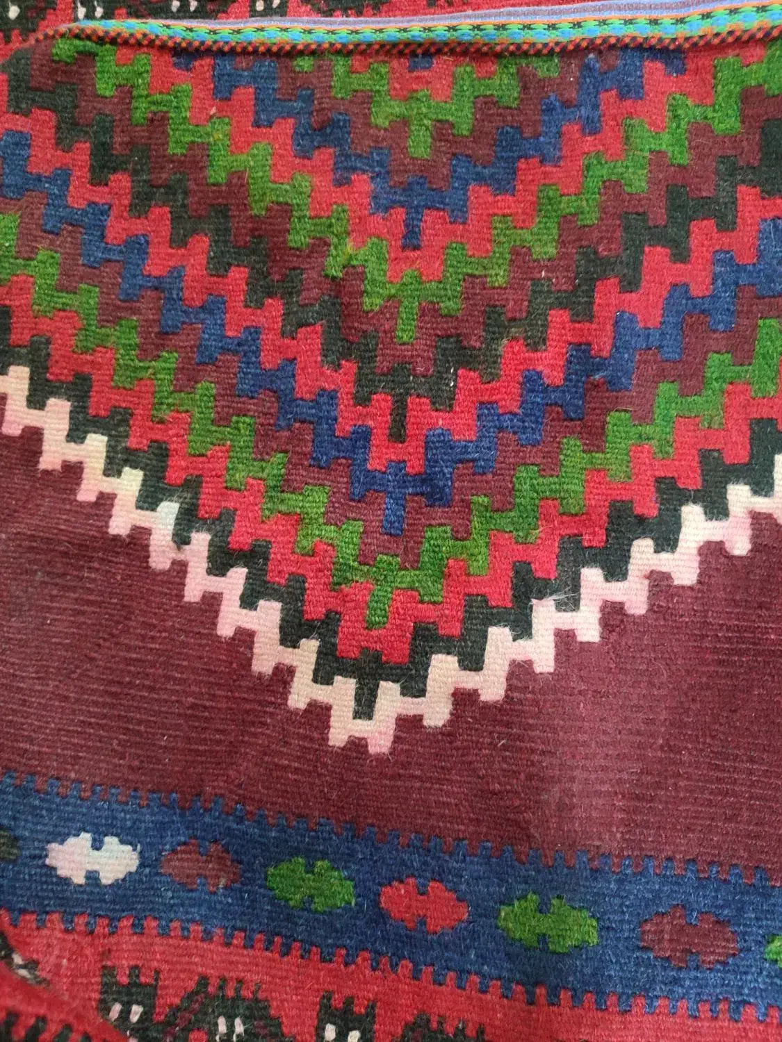 کاور نشیمن و روی کوسن دست بافت سنتی|پشتی|تهران, آبشار تهران (دریاچه)|دیوار