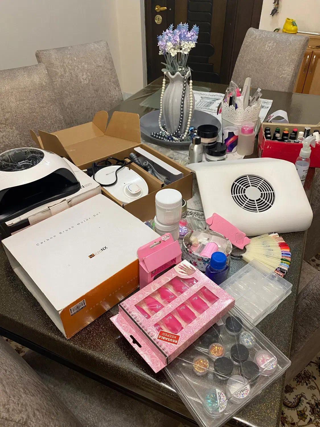 وسایل کاشت ناخن|آرایشگاه و سالن‌های زیبایی|تبریز, |دیوار