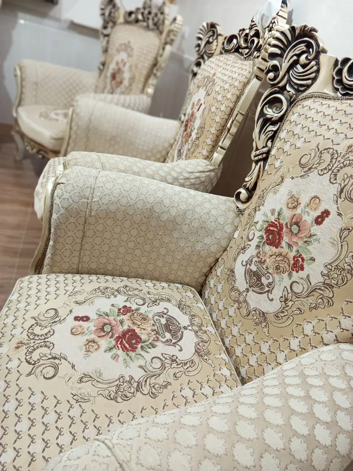 مبل سلطنتی ۹نفره|مبلمان خانگی و میز عسلی|شهریار, شهریار|دیوار