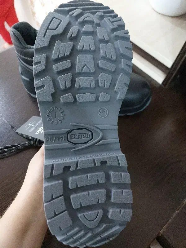 کفش ایمنی|کیف، کفش، کمربند|اندیمشک, |دیوار