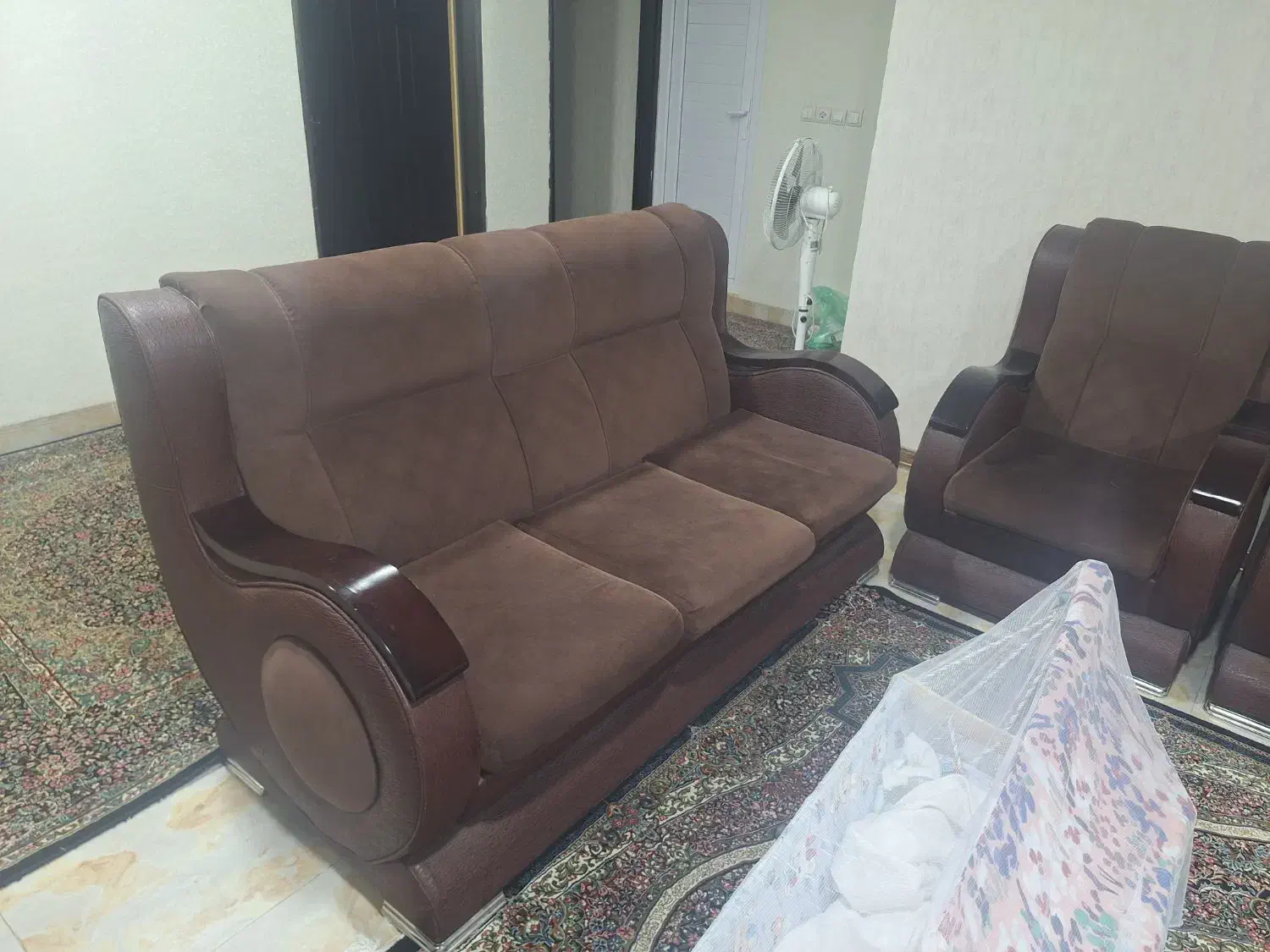 مبل راحتی ۷ نفره صحیح و سالم|مبلمان خانگی و میز عسلی|جیرفت, |دیوار