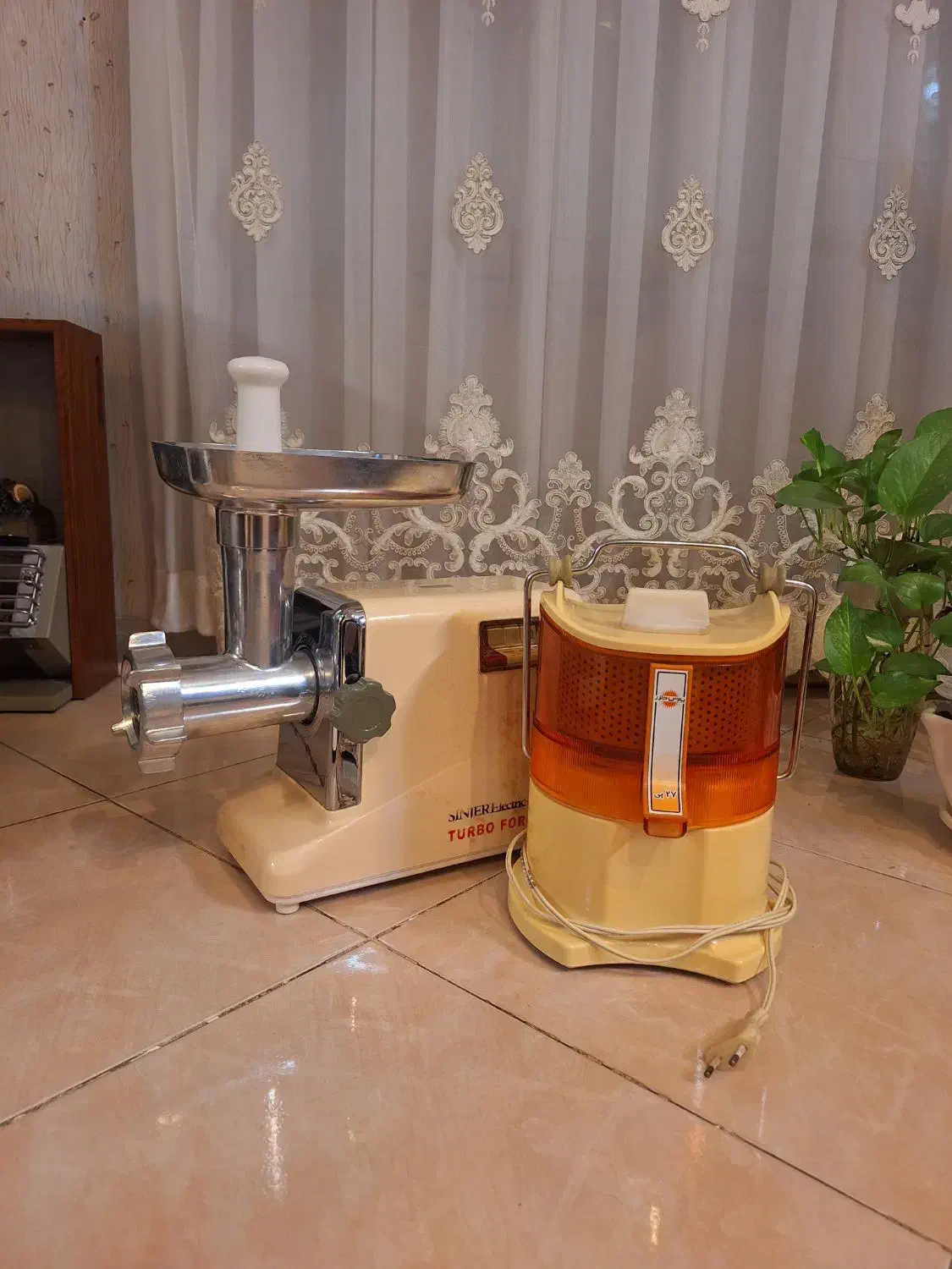 آبمیوه گیری قدیمی پارس خزر و چرخ گوشت درحد نو|کلکسیون اشیاء عتیقه|ورامین, ورامین|دیوار