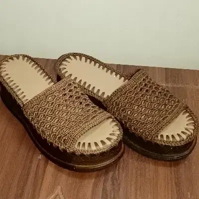 صندل|کیف، کفش، کمربند|کاشمر, |دیوار