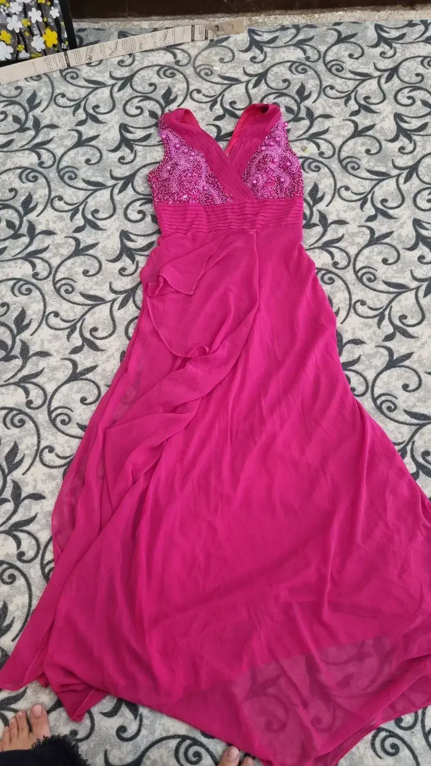 لباس مجلسی|لباس|نجفآباد, قلعه سفید|دیوار