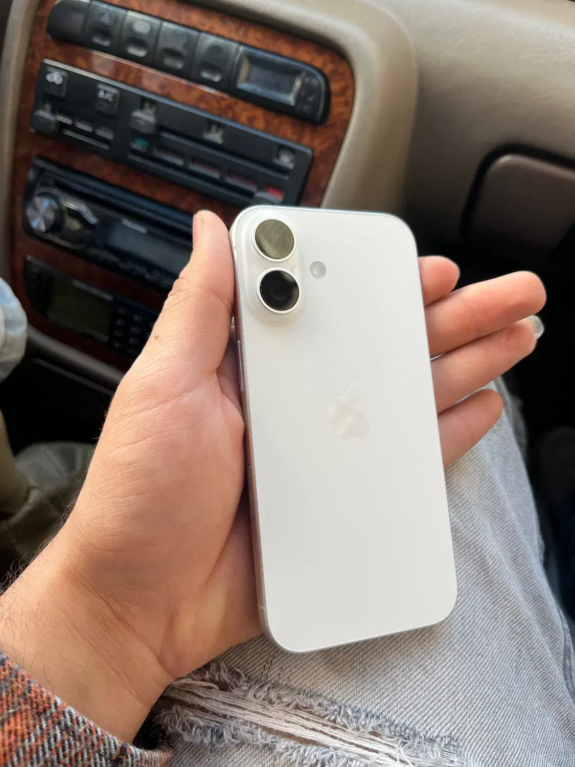 آیفون۱۶ نرمال|موبایل|رباط‌کریم, رباط‌کریم|دیوار