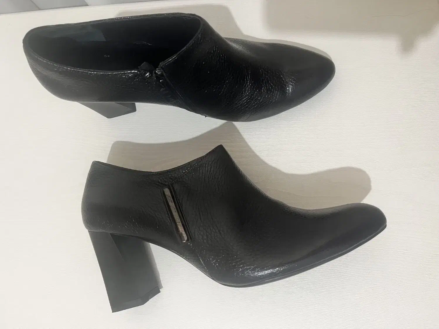 کفش|کیف، کفش، کمربند|رشت, جماران|دیوار