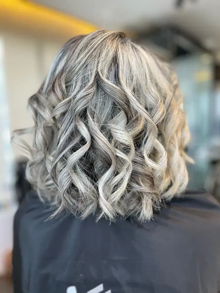 متخصص رنگ و لایت حرفه ای|خدمات آرایشگری و زیبایی|رفسنجان, |دیوار