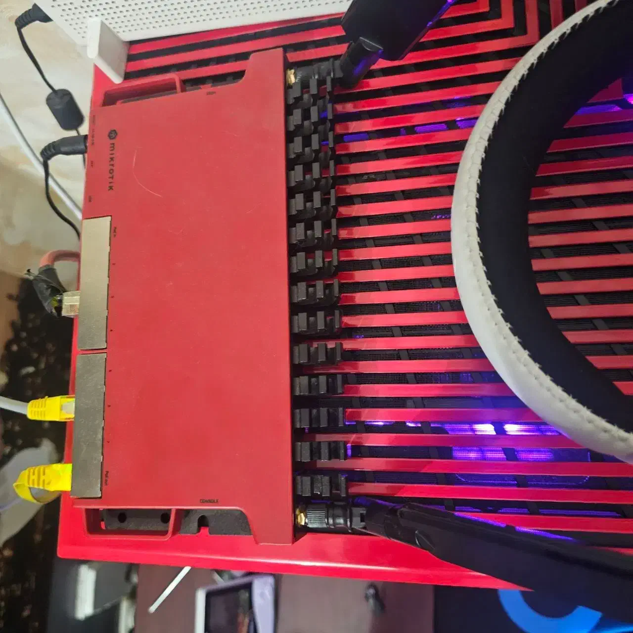 روتر و اکسس پوینت میکروتیک مدل L009UiGS-2HaxD-IN|مودم و تجهیزات شبکه|تهران, گلستان (شهرک راه آهن)|دیوار