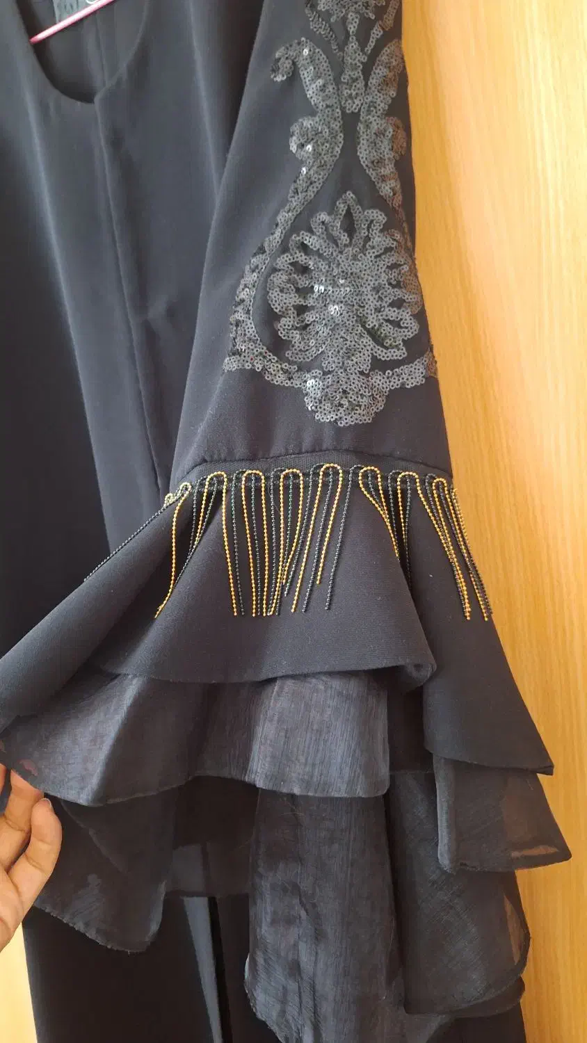 مانتو مجلسی|لباس|رباط‌کریم, رباط‌کریم|دیوار