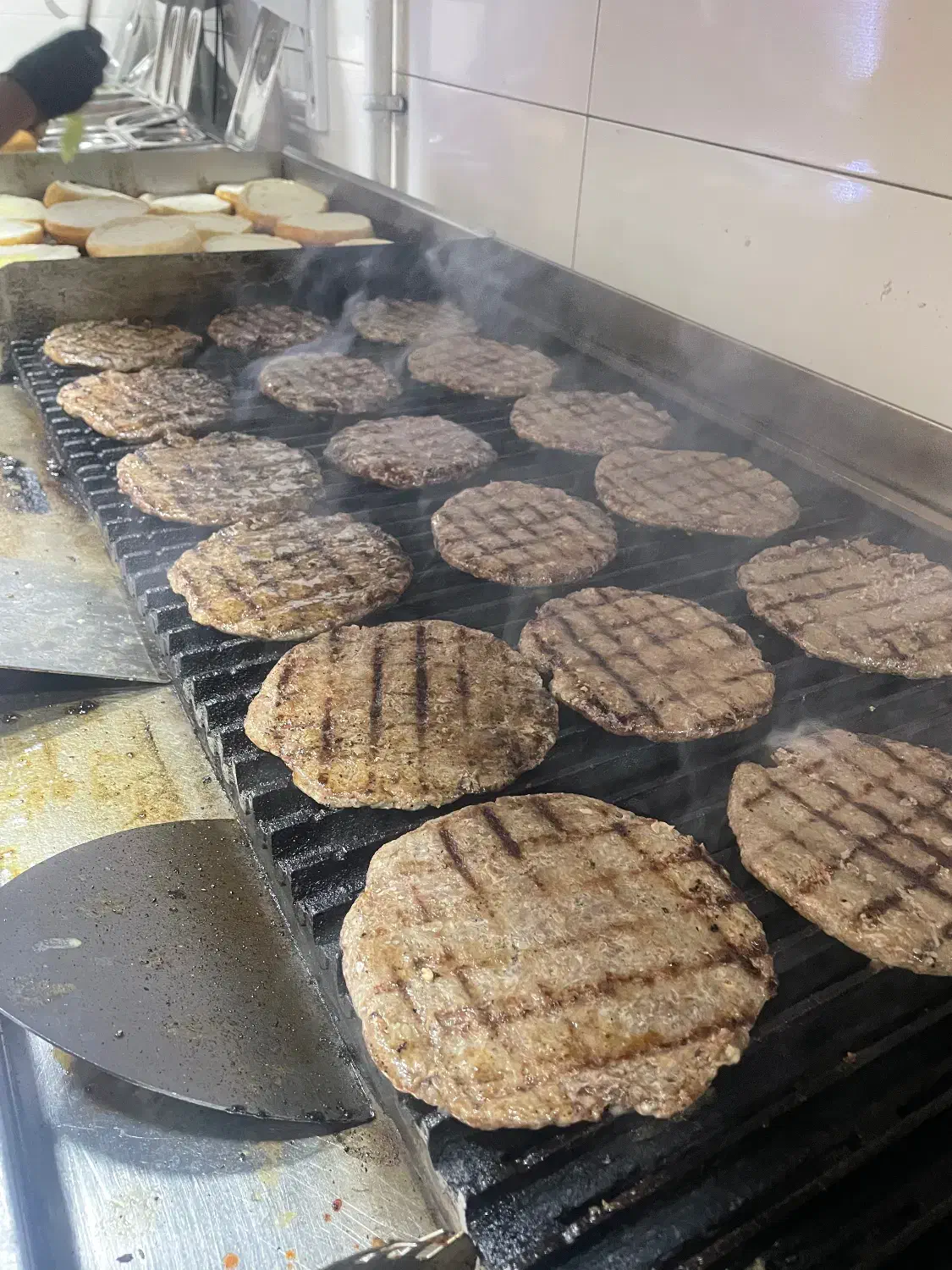 همکاری در فست فود|استخدام خدمات فروشگاه و رستوران|سیرجان, |دیوار