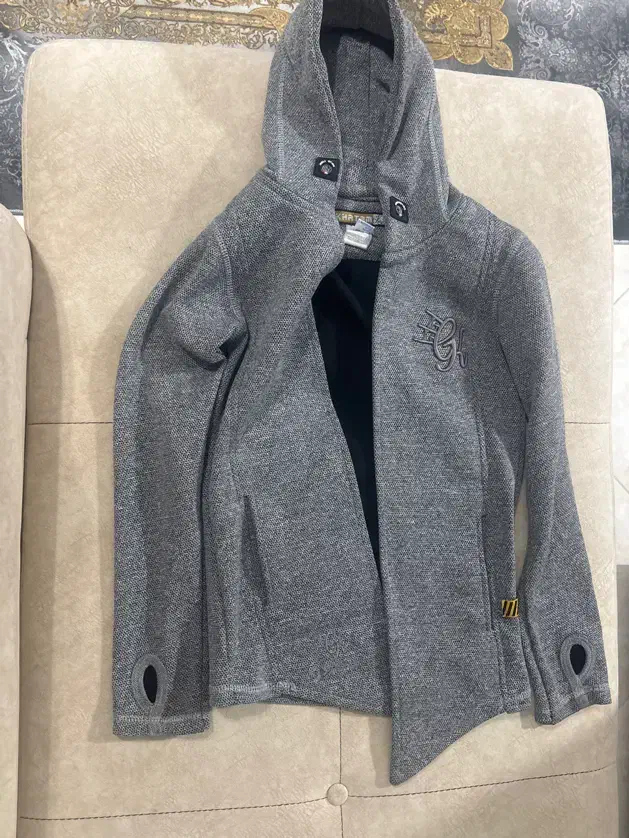 کت کودکانه|کفش و لباس بچه|کیش, |دیوار