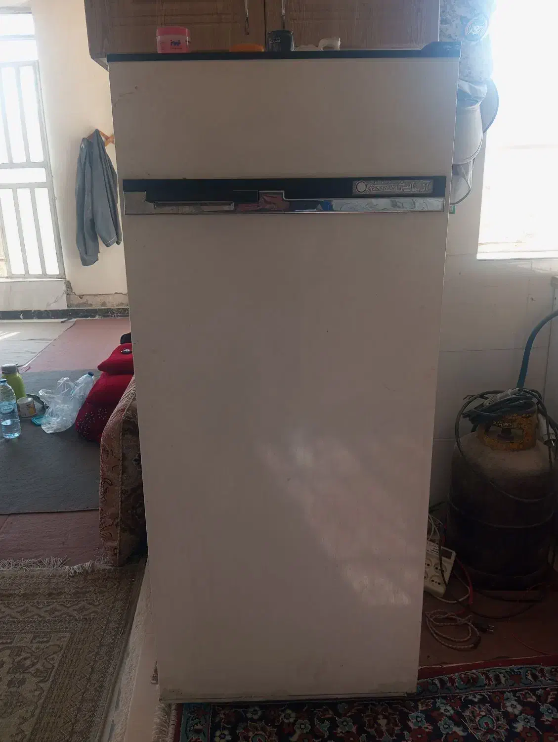 تلویزیون و میز شیشه‌ای و یخچال|تلویزیون و پروژکتور|شیراز, شهرک سعدی|دیوار