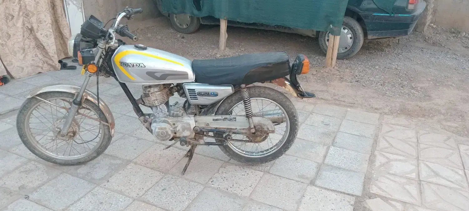 دوتا هندا سالم|موتورسیکلت|تربت‌حیدریه, مسجد جامع|دیوار