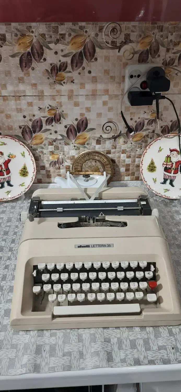 ماشین تایپ فارسی فلزی olivetti اسپانیایی|لوازم التحریر|مشکین‌دشت, |دیوار