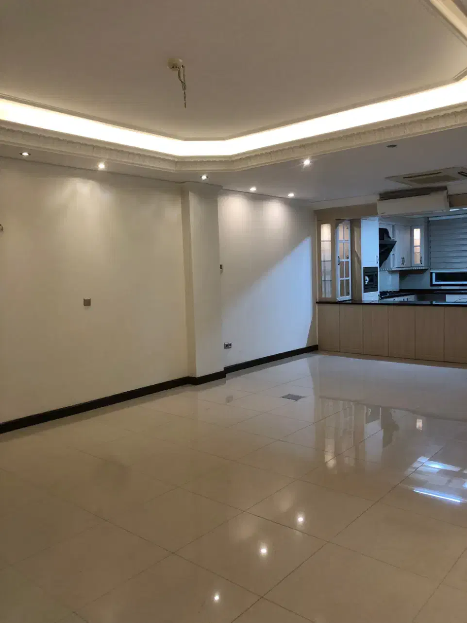 نیاوران۱۴۰متر۳خواب۲خواب مستر با سوییت مجزا۲پارکینگ