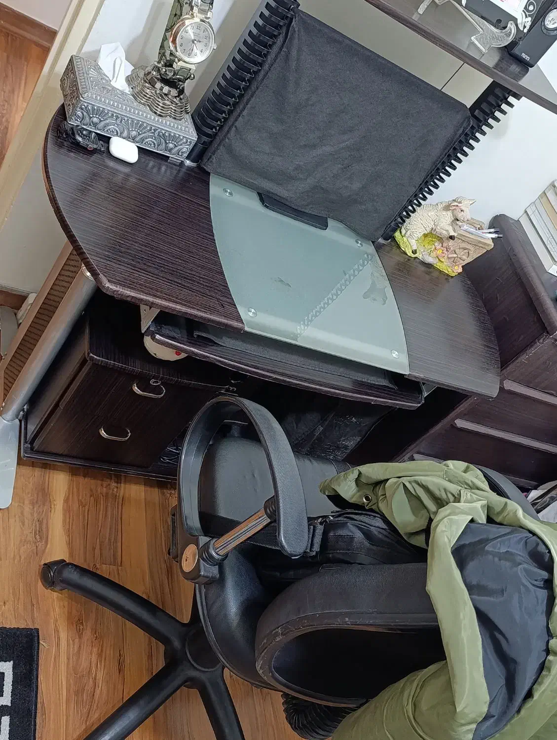 میز کامپیوتر در حد نو و تمیز همراه با صندلی|میز تحریر و کامپیوتر|فیروزکوه, |دیوار