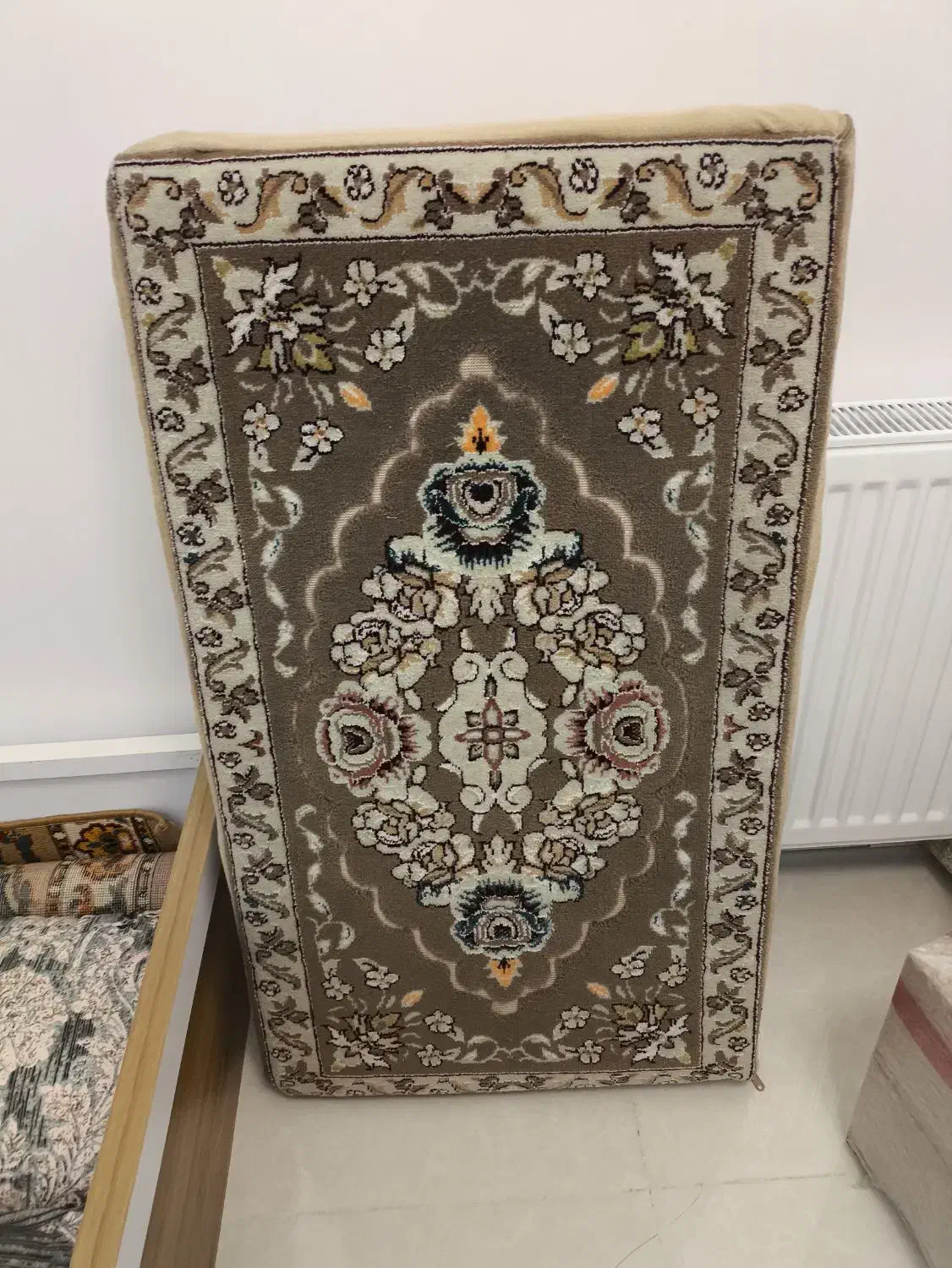 دو جفت پشتی قدیمی سنگین|پشتی|تاکستان, |دیوار