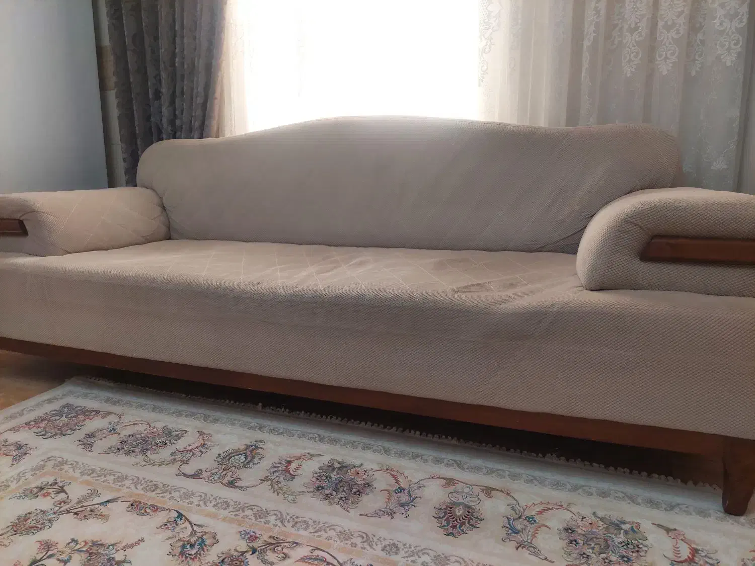 کاناپه|مبلمان خانگی و میز عسلی|اندیشه, اندیشه فاز ۴|دیوار