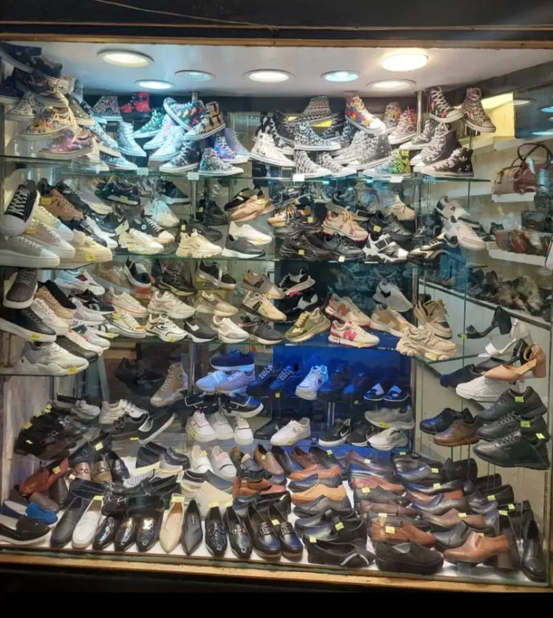 نیازمند فروشنده|استخدام بازاریابی و فروش|تهران, بهارستان|دیوار