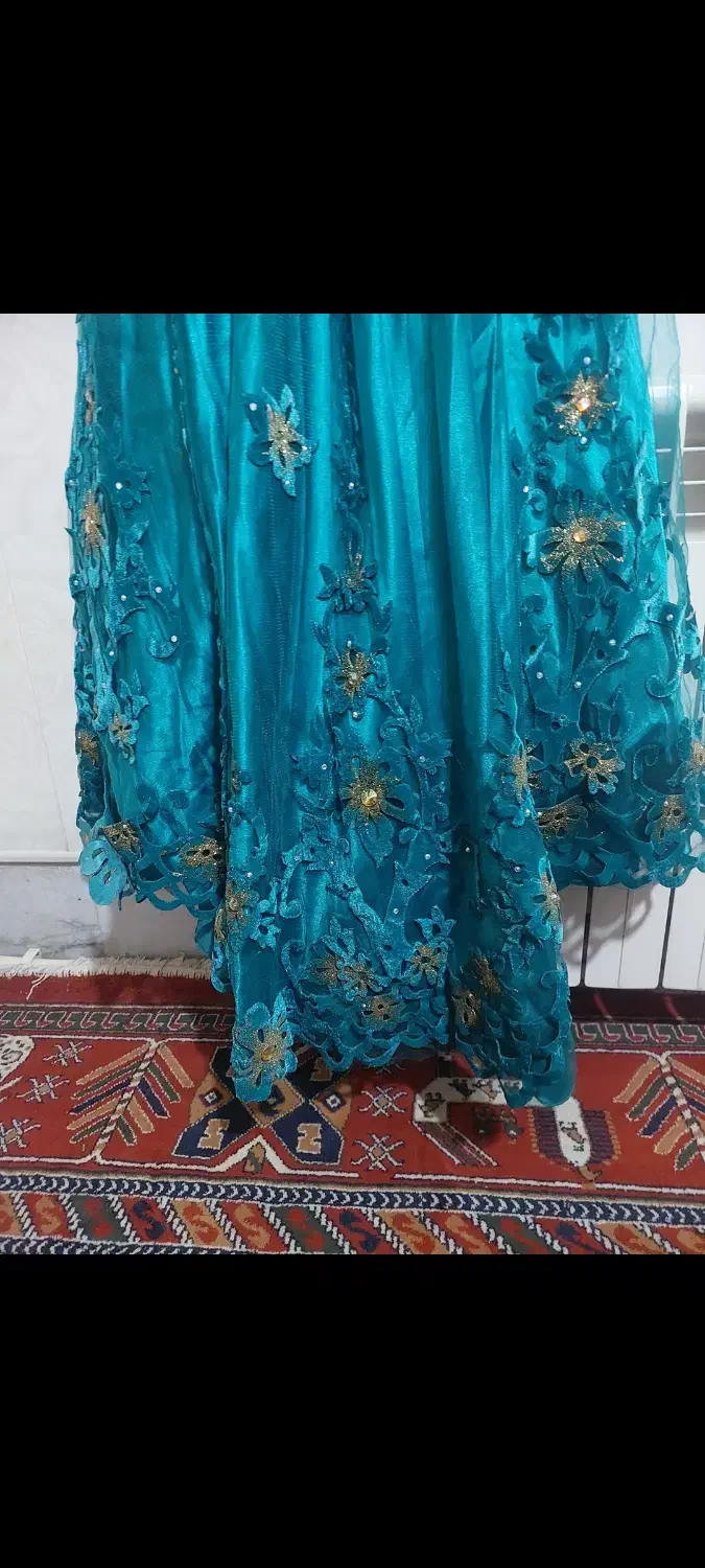 ماکسی مجلسی در حد نو جلو تمام سنگ کار شده|لباس|اصفهان, قهجاورستان|دیوار