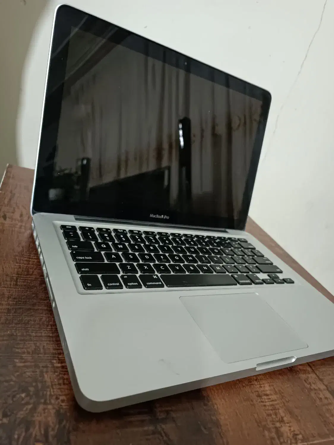 مک بوک پرو|رایانه همراه|شیراز, پشم شیشه|دیوار