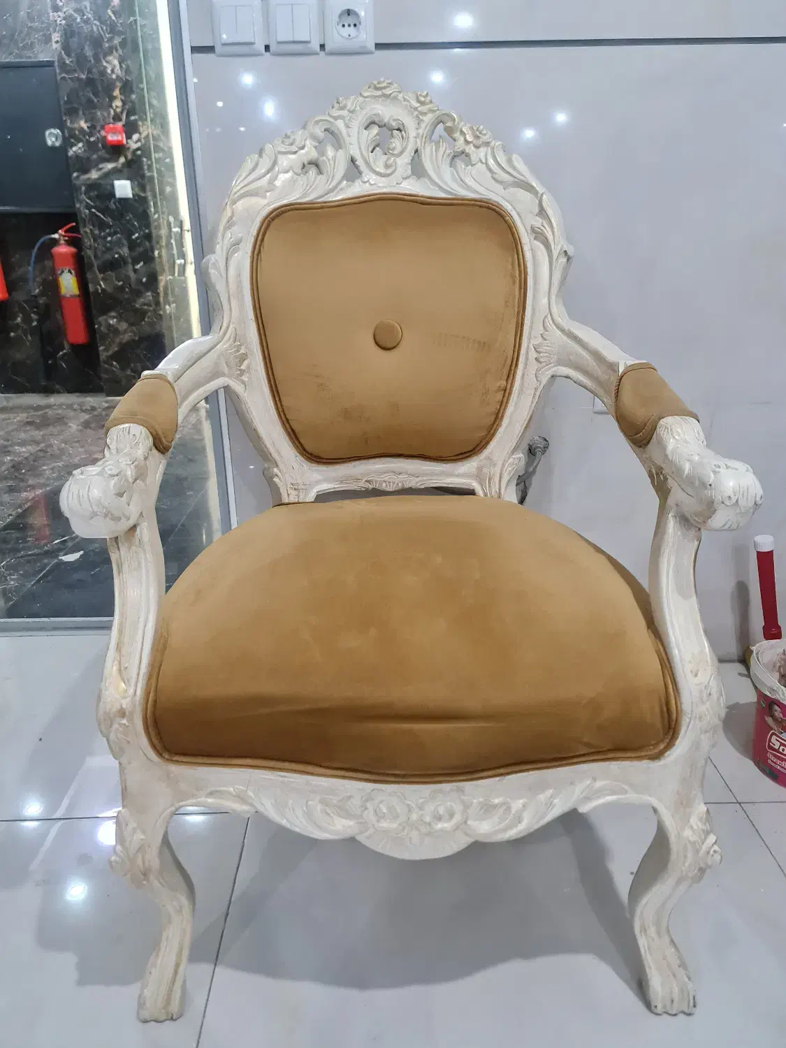 یک عدد مبل تکی|مبلمان اداری|اصفهان, مفتح|دیوار