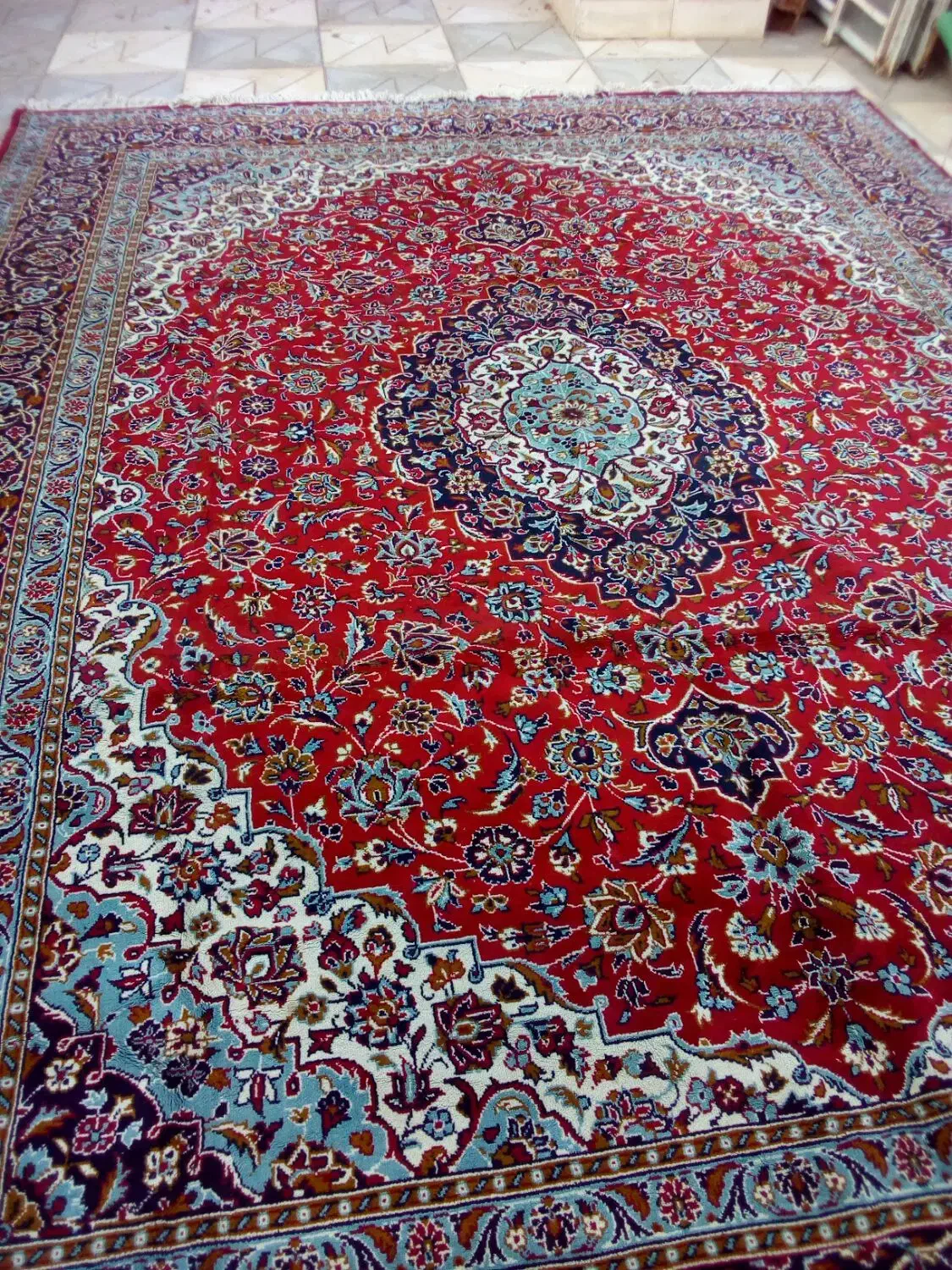 قالی زمینه لاکی|فرش|نیشابور, مدرس|دیوار