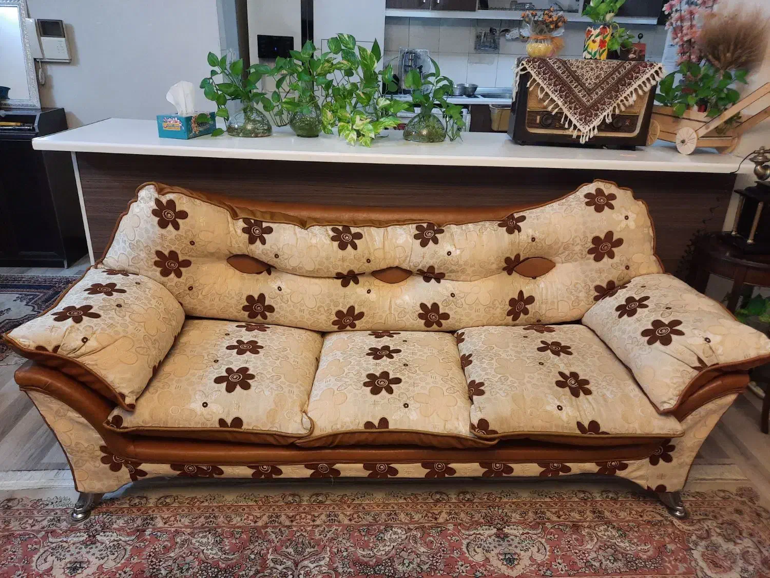 فروش مبل ۷ نفره چرم و پارچه ترک|مبلمان خانگی و میز عسلی|صدرا-فارس, فاز ۱|دیوار