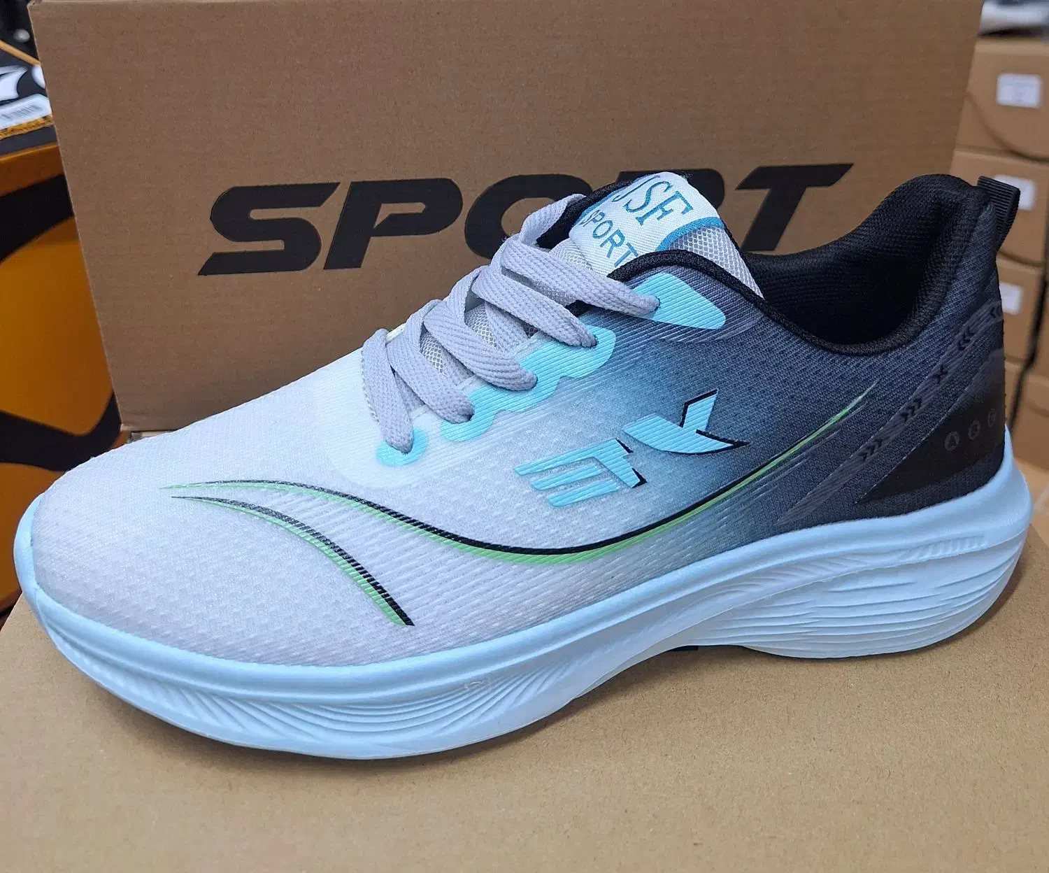 کفش ورزشی/اسپرت/پیاده روی|کیف، کفش، کمربند|بوشهر, |دیوار