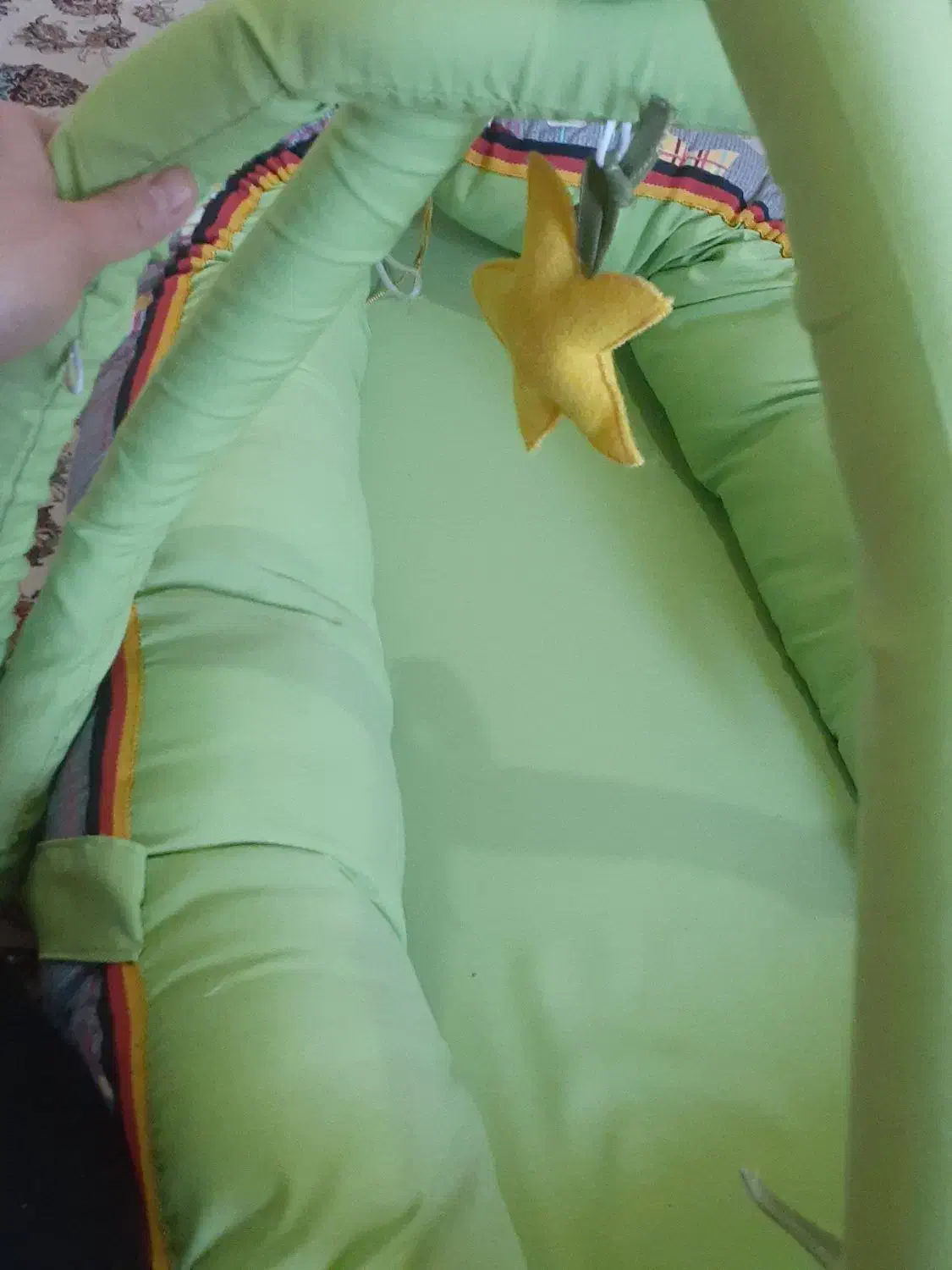 یک عدد اغوشی و تشک بچه به فروش میرسد|تخت و صندلی بچه|قوچان, |دیوار