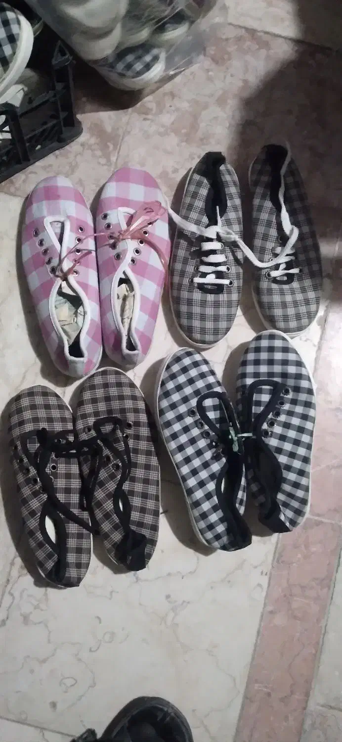 تعدادی کفش|کیف، کفش، کمربند|خرم‌آباد, |دیوار