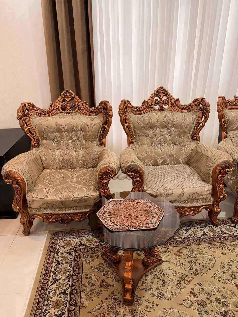 مبل سلطنتی ۹ نفره|مبلمان خانگی و میز عسلی|رشت, منظریه|دیوار