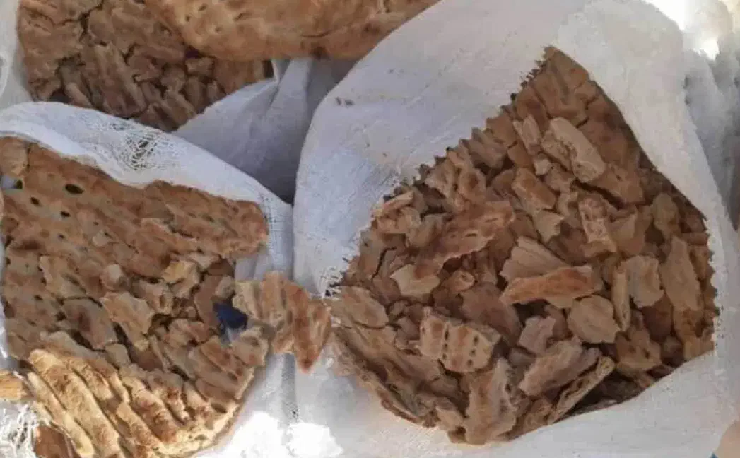 نان خشک تمیز سالم برای تغذیه طیور و پرندگان|لوازم جانبی حیوانات|آستارا, |دیوار