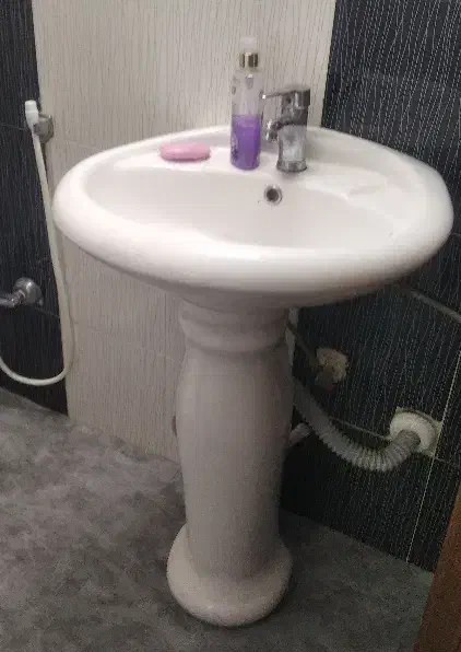 روشویی همراه با پایه در حد نو|لوازم سرویس بهداشتی|اصفهان, کوی امیریه|دیوار