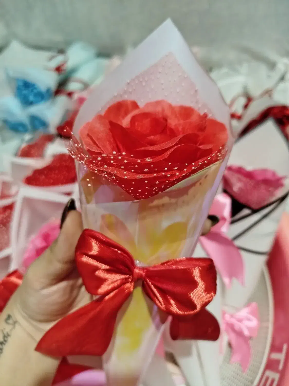 تخفیف ویژه برای گل های روبانی و گلبرگی|گل مصنوعی|مراغه, |دیوار