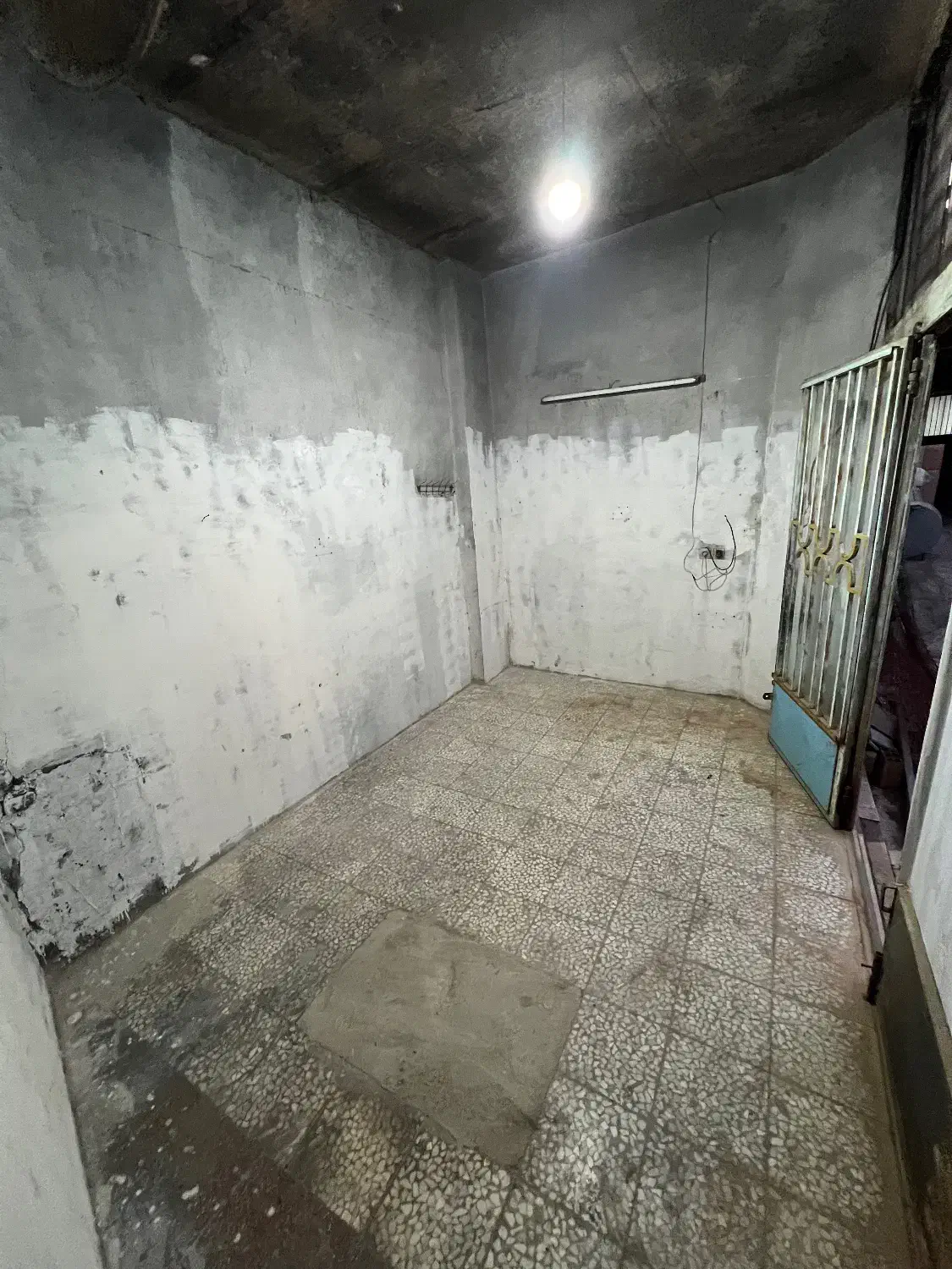 مغازه ۱۵ متری با آب و برق سه فاز صنعتی در گاراژ|اجارهٔ دفتر صنعتی، کشاورزی، تجاری|اصفهان, رهنان|دیوار