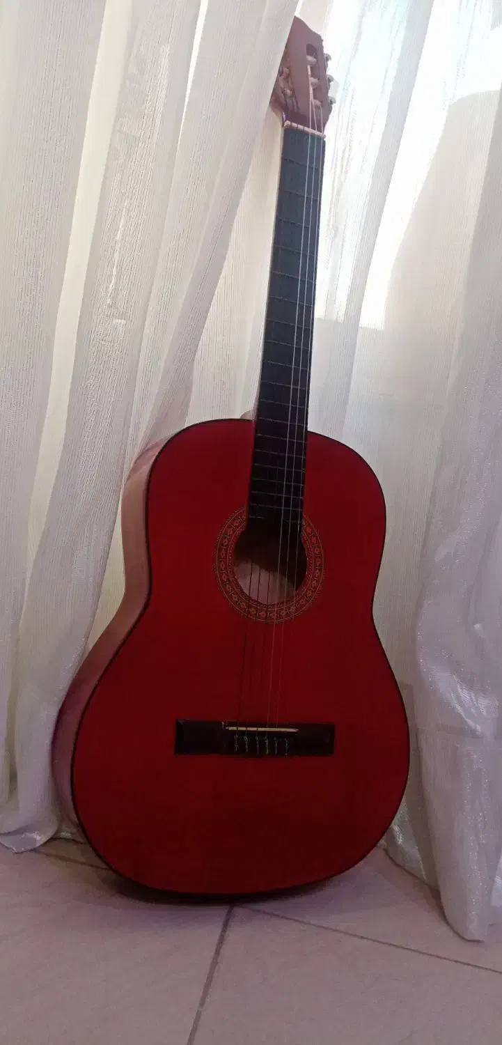 گیتار درحد نو واقعی همراه کیف|گیتار، بیس، امپلیفایر|بابل, |دیوار